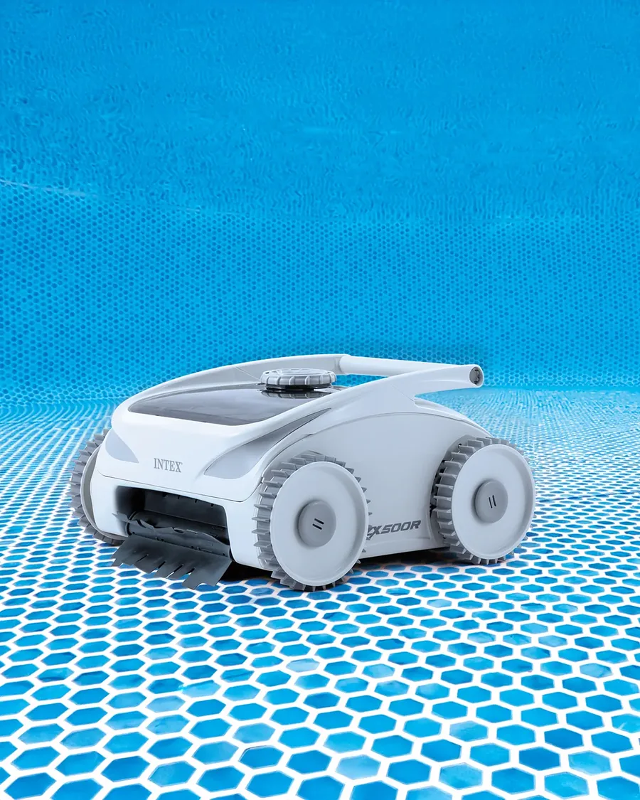 Robotos medenceporszívó a víz alatt