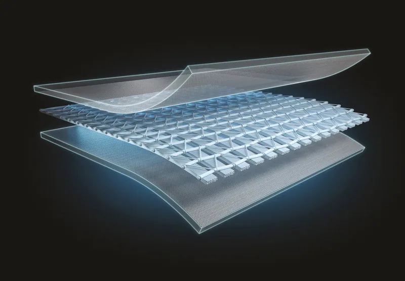 A 3 rétegű, Fiber-Tech™ laminált anyag felépítése: felül és alul domborított, vastag falú PVC, középen megerősített poliészter háló